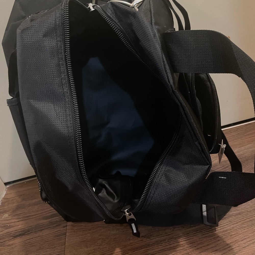 OGIO Duffle sports, Gym, travel bag Black adjustable shoulder strap New with tag